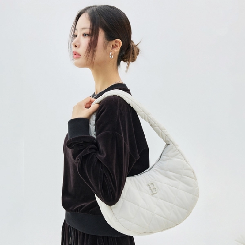 Túi đeo vai MLB Korea Quilted Hobo Bag Medium Boston Red Sox Cream