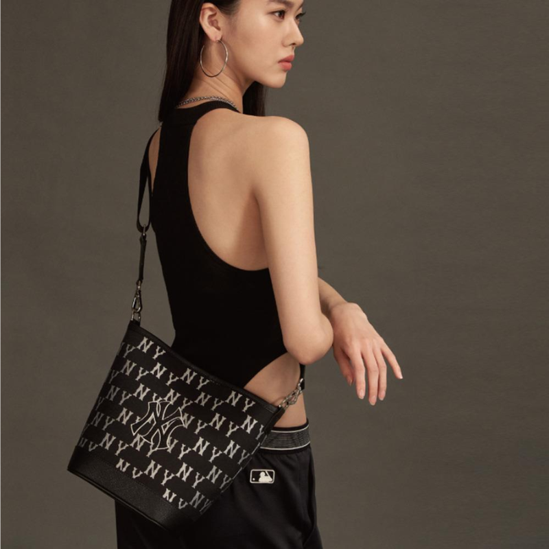 Túi đeo vai MLB Big Classic Monogram Jacquard New Bucket Bag New York Yankees Black