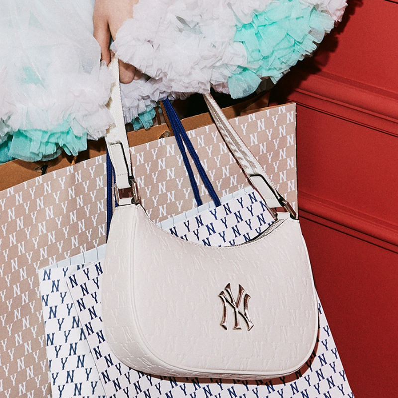 Túi đeo vai MLB Korea Monogram Embo Hobo Bag New York Yankees Cream