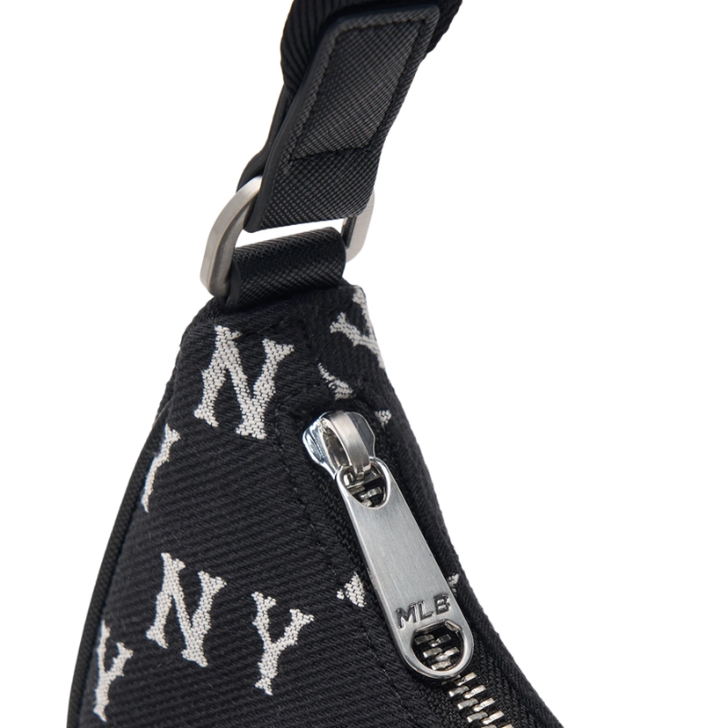 Túi đeo vai MLB Korea Monogram Jacquard Hobo Bag New York Yankees Black